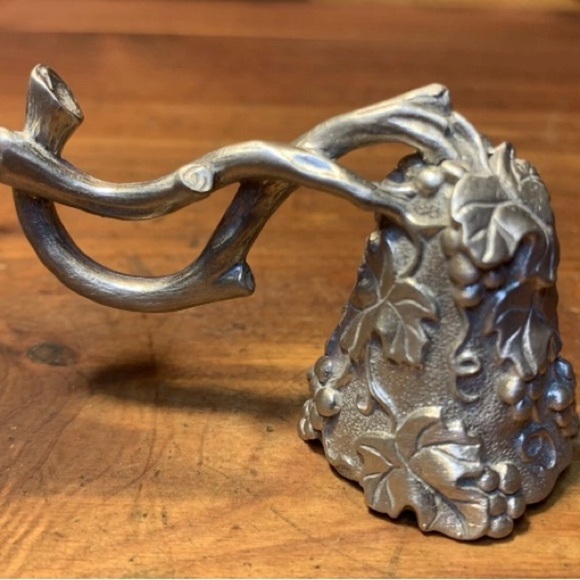 MASTERMARK PEWTER GRAPES CANDLE SNUFFER WITH BOX - Picture 1 of 7